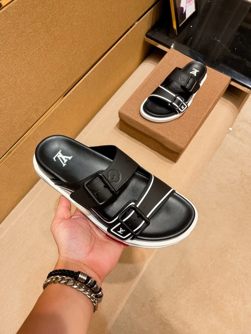 Men's shoes 💰 380 💰 New model on the market 🔥 [LV 🔥 Slippers] High-end 1:1 mold customization of first-layer cowhide, original upgraded version of the outsole, lighter and non-slip. The market's top quality, fashionable and trendy, versatile and popular, simple yet tasteful, a must-have for fashionistas, exuding a fashionable and casual atmosphere, fashion is at your feet, full of confidence, the same style at the counter 👍The season of spring and summer slippers is here, they are super beautiful to wear, 38-44, multiple colors available🔥
